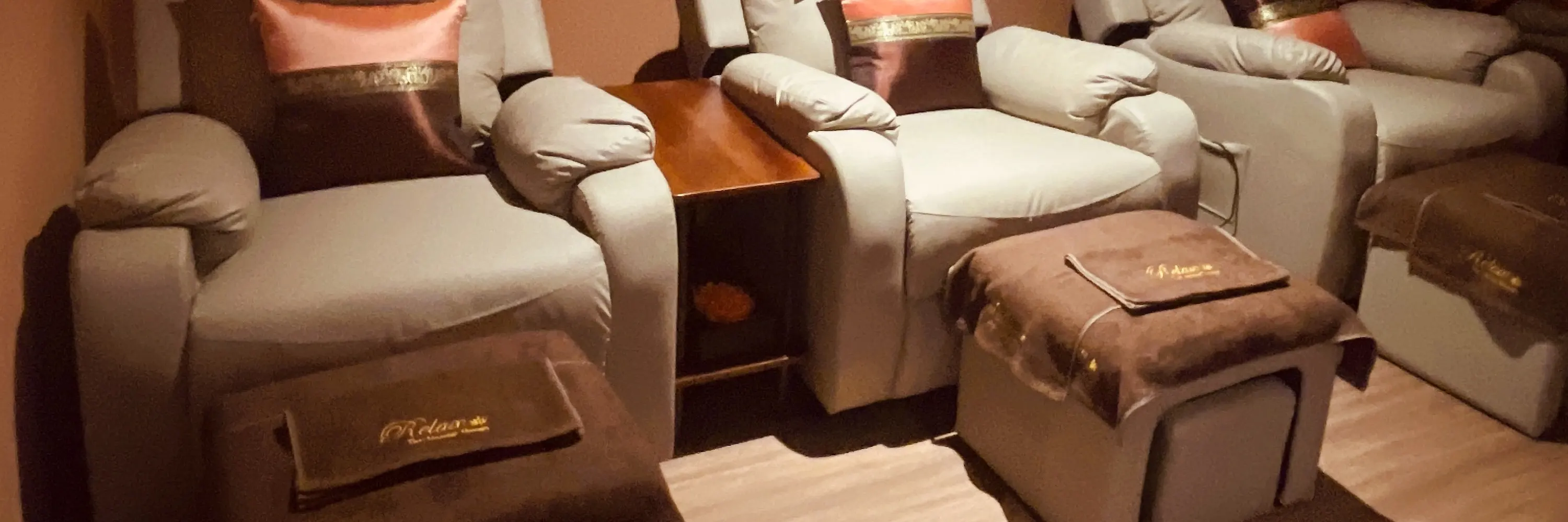 Relax (Deluxe Spa & Wellness) | 泰式按摩&水疗体验 | 正宗古法泰式按摩 | 香薰推油 | 足部按摩 |